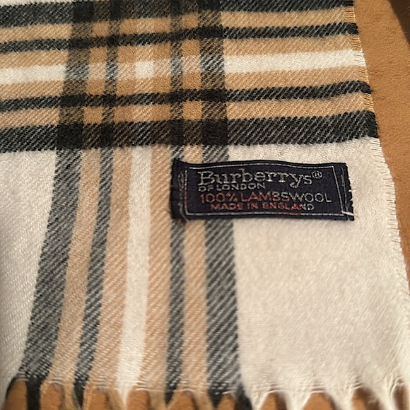 Scarf Addict. 1 Burberry lambswool 2 100% cashmere 3 Macy’s. Long & soft. - Picture 2 of 3